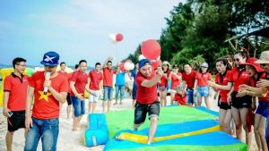 dat ao thun nhom team building 3